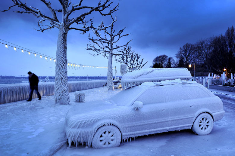 An-ice-covered-car-on-the-004.jpg