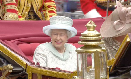 Diamond jubilee: Queen Elizabeth II returns to Buckingham Palace 