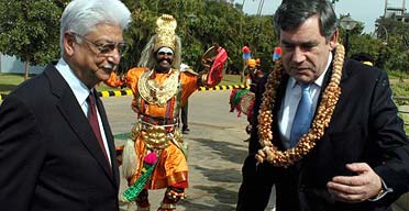 Gordon Brown with the chairman of Wipro Technologies, Azim H Premji (left)