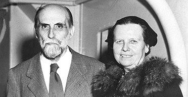 Juan Ramón Jiménez with his wife Zenobia Camprubi