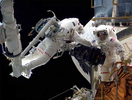 hubble telescope repair space astronauts shuttle 2009 mission nasa missions apr attempt spacewalk guardian