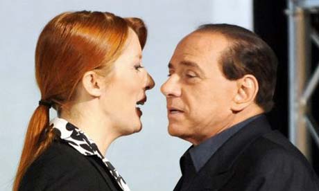 Berlusconi e la Brambilla, lo dico a te verso le 18,30 così va sui tg di massimo ascolto. La promozione dei Promotori