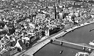 Frankfurt's gothic architecture photographed from the air in 1942