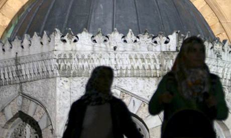 Women leave mosque in Istanbul