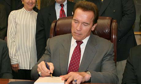 arnold schwarzenegger wife and kids. Arnold Schwarzenegger signs