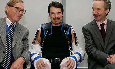 Transplant patient Karl Merk with doctors Edgar Biemer (left) and Christoph Hoehnke