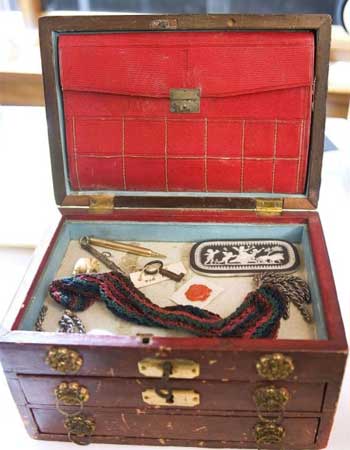 Darwin exhibition: Etty's box