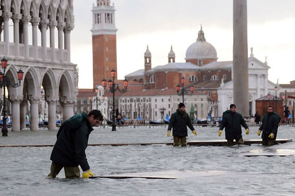 Gallery Flooding in Venice: People wade through the flooded streets of St Mark's square
