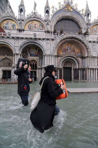Gallery Flooding in Venice: St Mark's square submerged by tide