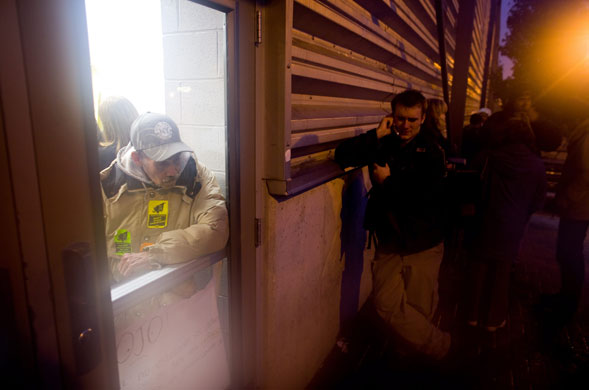 Gallery December 10 2008: Chicago, US: Workers with Republic Windows and Doors