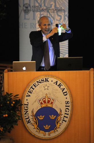 Gallery Nobel Prize: Osamu Shimomura joint winner of the Nobel prize in chemistry