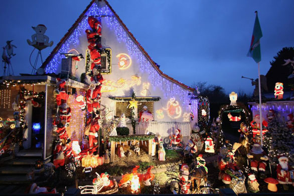 Gallery December 12 2008: Kelkheim, Germany: A family house adorned with Christmas decorations