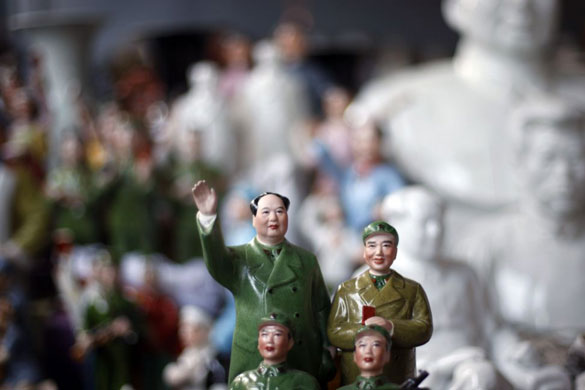 Gallery 17 December 1008: Beijing, China: Communist era statuettes are sold as memorabilia