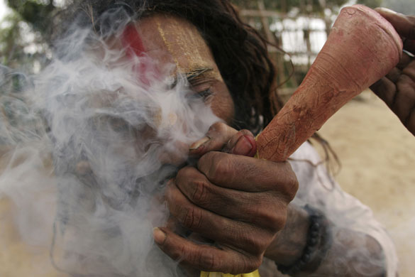 Gallery 19 December 2008: Allahabad, India: A Hindu holy man smokes marijuana