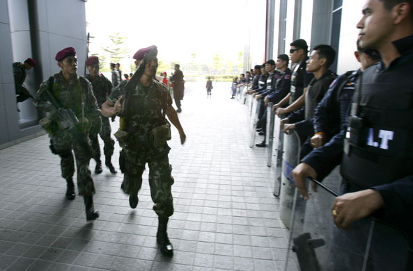 Gallery Thai politics: Thai soldiers arrive at the Administrative court