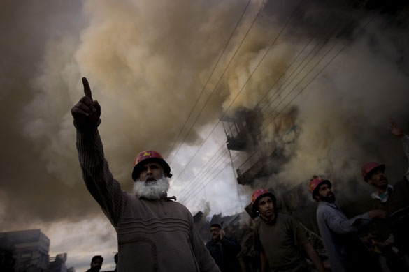 Gallery 24 hours: Pakistani rescue team members 