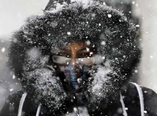 Gallery 22 December 2008: Montreal, Canada: A woman during a snowstorm