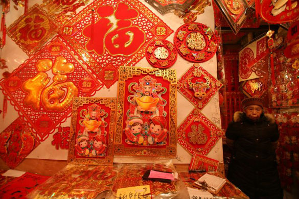 Gallery 22 December 2008: Chongqing, China: A vendor waits for customers