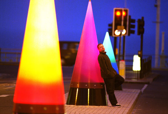 Gallery Light installations: Sculptor Raphael Daden with his illuminated cones