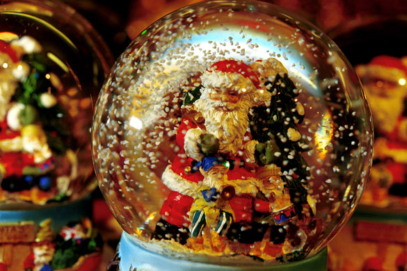 Gallery Christmas on the high st : Father Christmas snowball.