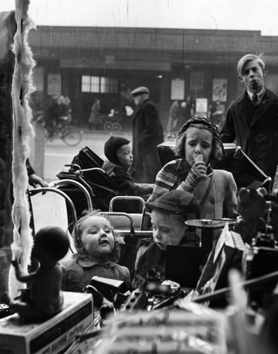 Gallery Christmas on the high st : Window Shopping