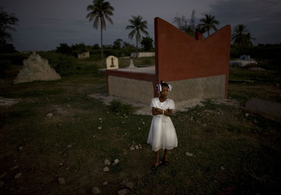 Gallery 24 hours in pictures: funeral in Haiti