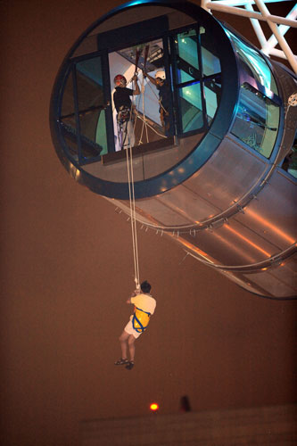 Gallery Singapore Flyer: A passenger rescued from the singapore flyer
