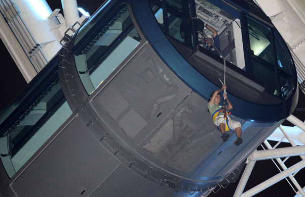 Gallery Singapore Flyer: Rescue workers evacuate passengers from a capsule of the Singapore Flyer