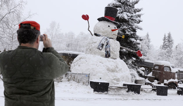 Gallery 24 hours in pictures: 24 hours in pictures: a giant snowman