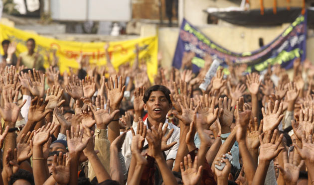 Gallery 24 hours in pictures: A supporter of Awami League leader Sheikh Hasina 