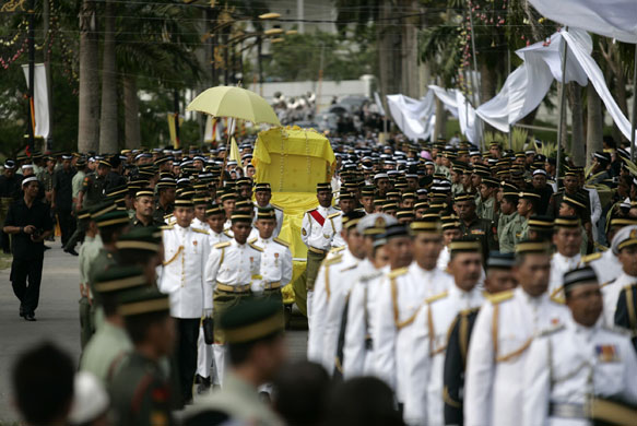 Gallery 24 hours in pictures: The funeral of Malaysia's former king Tuanku Jaafar 