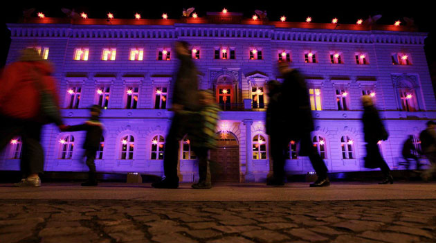 Gallery December 3 2008: Berlin, Germany: People pass the Bertelsmann AG publishing group building