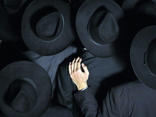 Gallery December 3 2008: The burial of Rabbi Gavriel Noach Holtzberg