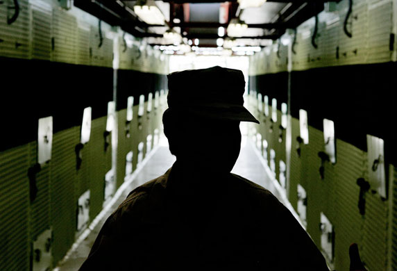 Gallery Guantanamo Bay : A guard at Guantanamo Bay detention centre