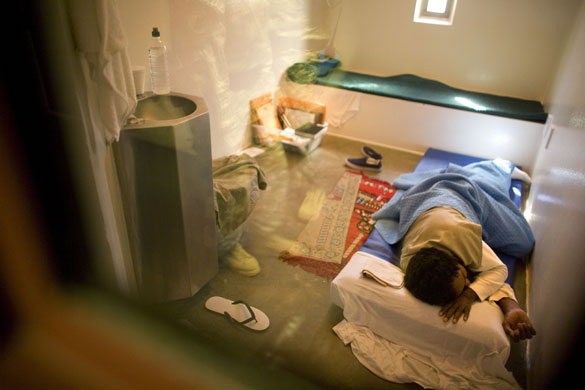 Gallery Guantanamo Bay : An inmate sleeps in a cell at Guantanamo Bay 