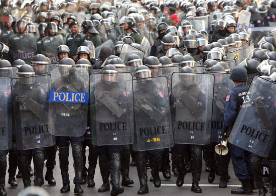 Gallery 30 December 2008: Supporters of Thaksin Shinawatra besiege the Parliament