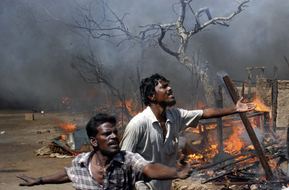 Gallery 30 December 2008: Chennai, India: Residents ask for help after a fire broke out in a slum