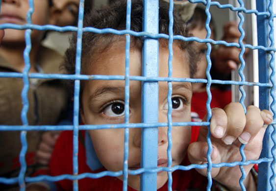 Gallery Israeli missile strikes: A Palestinian girl, who fled with her family from their house