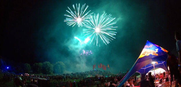 Gallery New Year's Eve: Gisborne, New Zealand: Fireworks bring in the new year