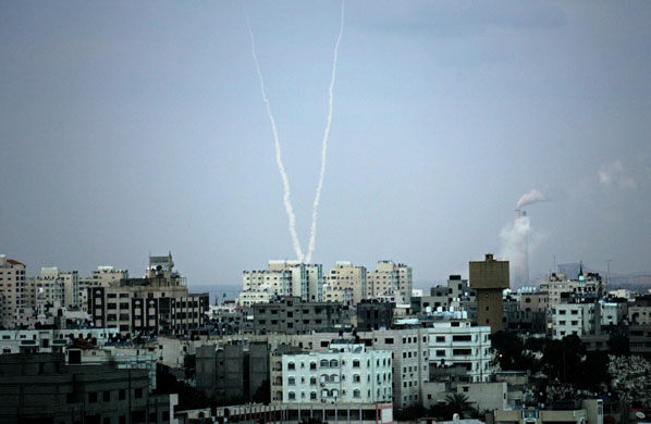 Gallery Gaza: Palestinian missiles leave a trail of smoke