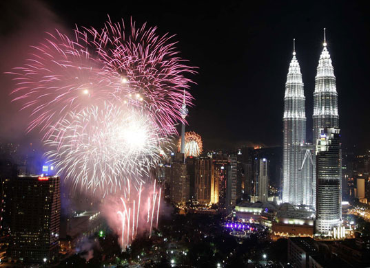 Gallery New Year: Kuala Lumpur: Fireworks explode near the Petronas Towers