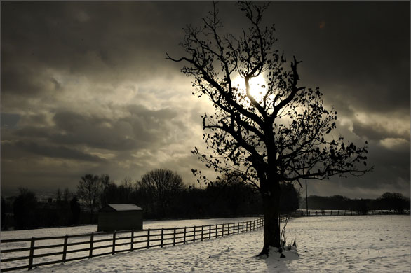 Gallery December snow: Early morning snow on Holcombe Hill