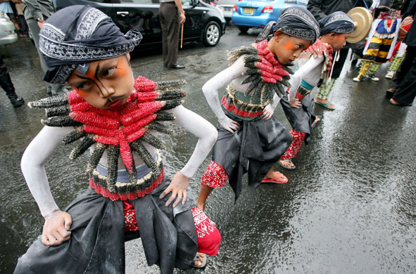 Gallery 24 hours in pictures: Indonesian boy dance during a urban poor 'Culture Parade' in Jakarta
