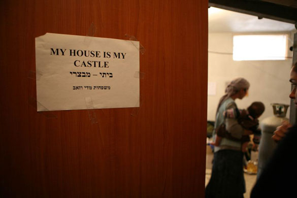 Gallery Hebron: Israeli Jewish settlers in the Peace House