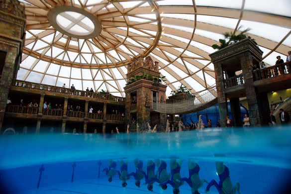 Gallery 24 hours in pictures: Synchronised swimmers in Budapest