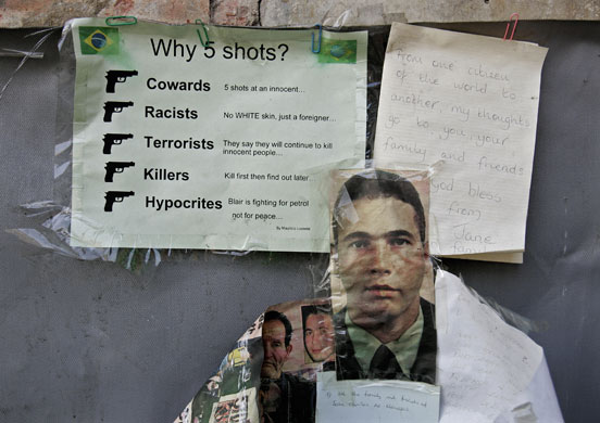 Gallery de menezes:  Tributes to  Jean Charles de Menezes outside Stockwell underground station