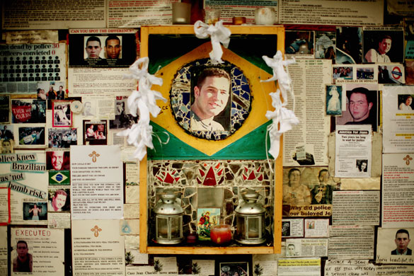 Gallery de menezes: The shrine to Jean Charles de Menezes outside Stockwell Tube station
