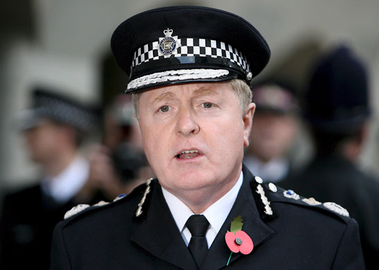 Gallery de menezes: Metropolitan Police Commissioner Sir Ian Blair makes a statement 