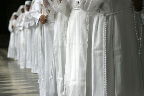 Gallery December 9 2008: Lima, Peru: Children line up to receive their first communion
