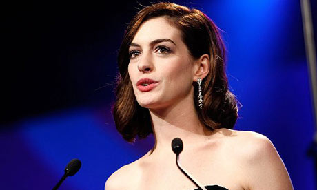 Anne Hathaway At Golden Globes 2010. Anne Hathaway